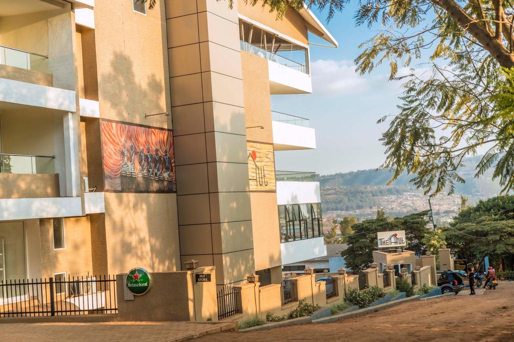 The Hut Restaurant & Boutique Hotel キガリ エクステリア 写真