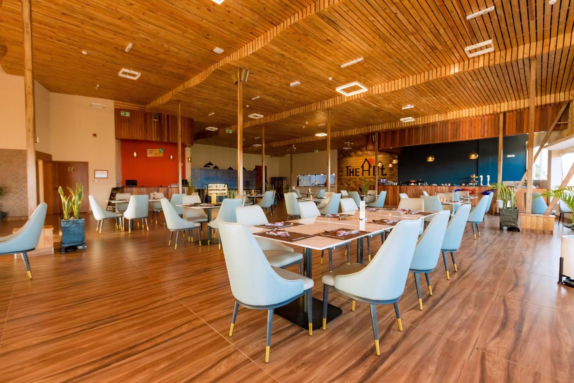 The Hut Restaurant & Boutique Hotel キガリ エクステリア 写真