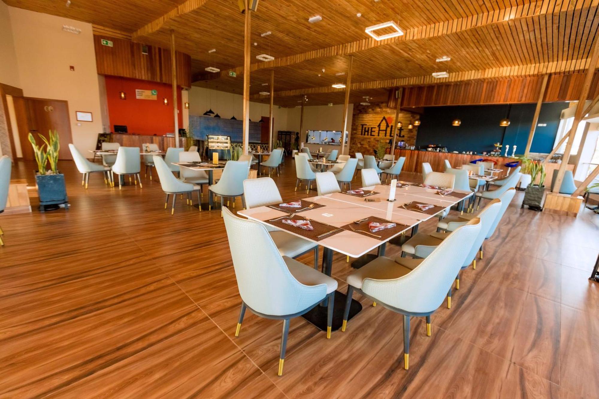 The Hut Restaurant & Boutique Hotel キガリ エクステリア 写真