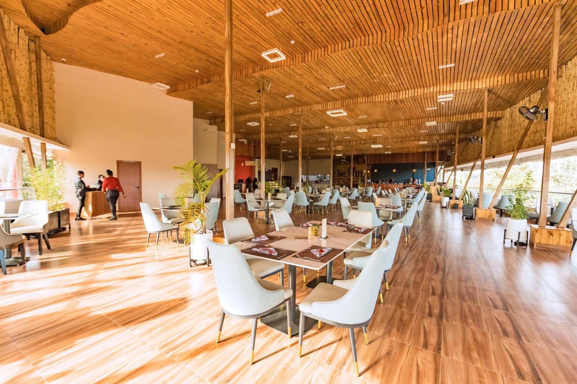 The Hut Restaurant & Boutique Hotel キガリ エクステリア 写真