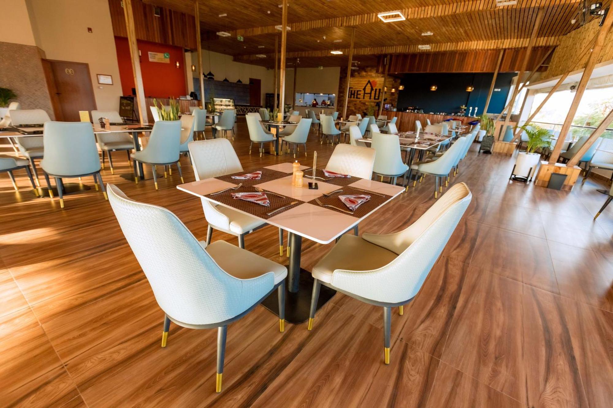 The Hut Restaurant & Boutique Hotel キガリ エクステリア 写真